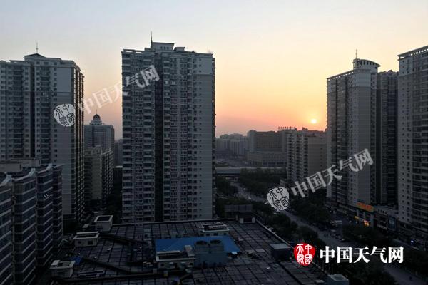 强冷空气抵京明天阵风达7级 周六将迎下半年最冷天 