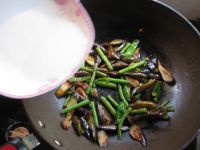 茄子炒豇豆的做法步骤8