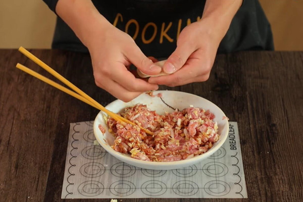  白菜猪肉饺子馅的做法 白菜猪肉饺子馅怎么调
