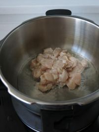 鸡丁炒泡菜的做法步骤4