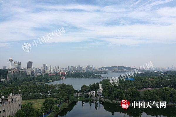 湖北发暴雨橙色预警雨水不断 周末东北部局地暴雨