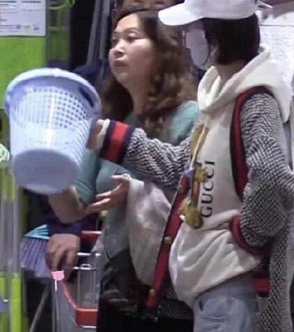 唐艺昕产女是怎么回事 唐艺昕产女是什么情况