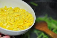 蒜苗炒鸡蛋的做法步骤8