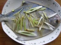 酱烧鲳鱼的做法步骤2