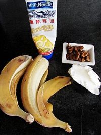 香蕉核桃冰激凌--夏日冰品的做法步骤1