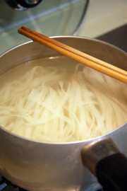 干炒牛河的做法步骤2