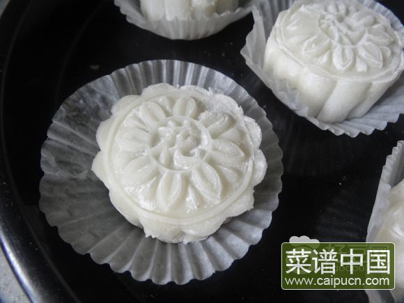 红豆沙冰皮月饼