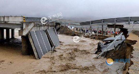 莫高窟前大泉河发生洪水 目前水毁道路已恢复通车