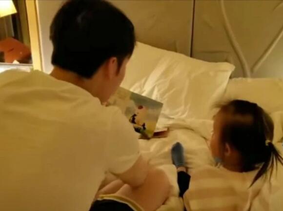 董子健用rap给女儿讲故事是什么梗 董子健给女儿讲故事超有爱