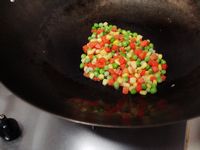 肉粒炒饭的做法步骤6