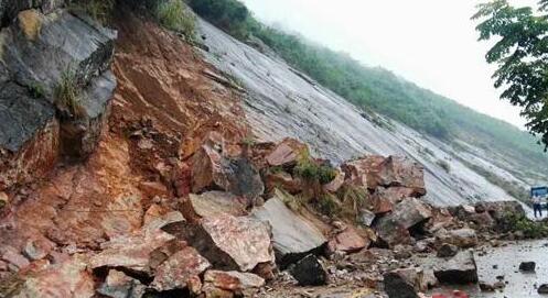 常德石门省道S522线发生山体滑坡 所幸未造成人员伤亡