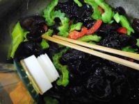 苦瓜拌秋耳的做法步骤6