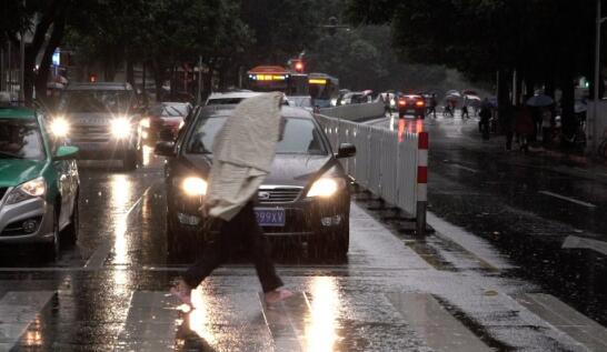 中央气象台连发30天暴雨预警 7月初西南地区仍有强降雨