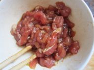 荠菜小饼卷肉丝的做法步骤4