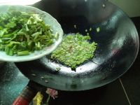 韭菜辣椒炒蛋的做法步骤3