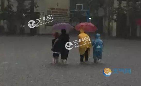 山东新一轮强降雨来袭 局地气温跌至30℃以下