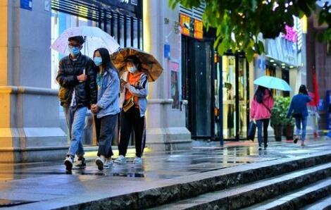 贵阳发布暴雨蓝色预警 局地气温跌至17℃体感寒冷