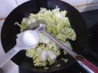 白菜炒羊奶的做法步骤7