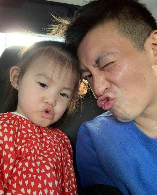 陈冠希晒女儿自画像 网友感叹灵魂画手