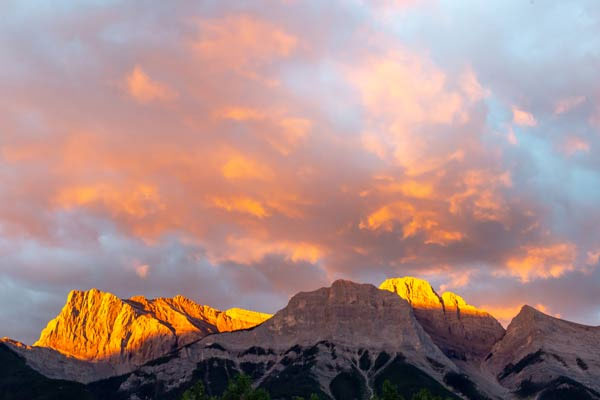 加拿大旅游签证可以呆多久 加拿大旅游签证材料有哪些