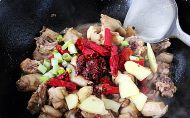 新疆大盘鸡的做法步骤9