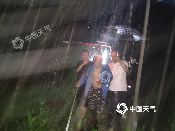 小时雨强超100毫米 泸县多个乡镇受灾