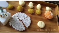双色榴莲馅冰皮月饼的做法步骤3