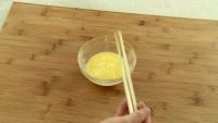 双耳蒸蛋皮的做法步骤1