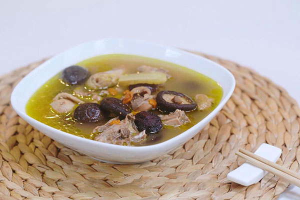 香菇炖鸡汤的做法 如何做香菇炖鸡汤