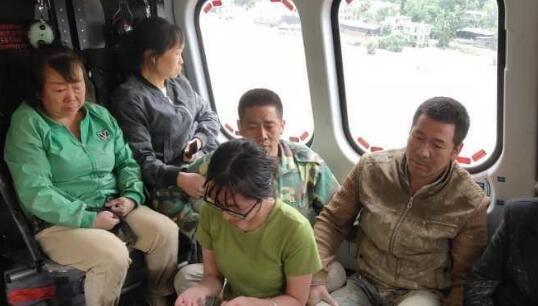甘肃文献形成堰塞湖59人被困是怎么回事 当地派出直升机救援