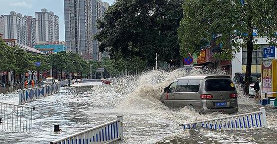 明起强降雨再度造访广西 桂林梧州等市暴雨围城