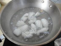 蹄筋墨鱼烩三鲜的做法步骤3