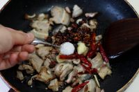 盐煎肉的做法步骤5