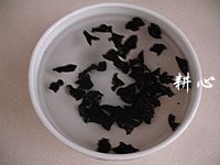 松仁木耳小米粥的做法步骤2