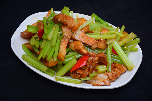 芹菜炒肉的做法 芹菜炒肉家常做法