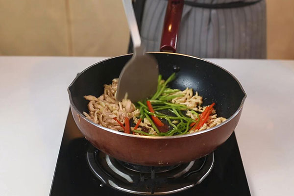双椒鸡丝的做法 双椒鸡丝怎么做