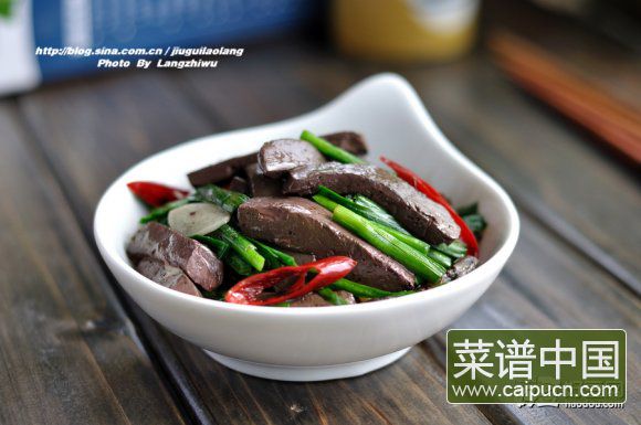 韭菜炒鸭血