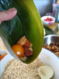 嗜肉族最爱的咸蛋黄五花肉粽的做法步骤13