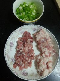 手工炸酱面的做法步骤2