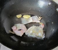 鲈鱼浓汤的做法步骤2