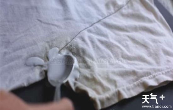 如何让发黄的衣服恢复洁白？只需简单几步