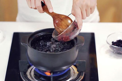 赤小豆黑米粥的做法 赤小豆黑米粥功效有哪些