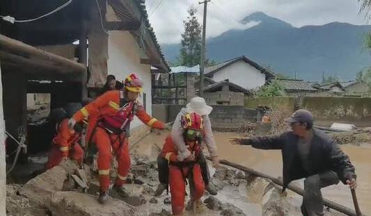 四川冕宁暴雨紧急转移7000余人 当地启动二级山洪灾害响应