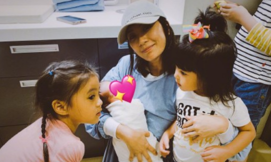 咘咘bo妞以为贾静雯生了个弟弟是怎么回事 贾静雯被女儿催生要弟弟