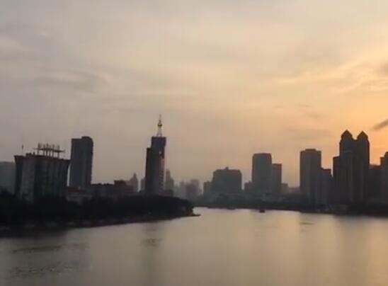 广东多地未来3天继续强降水 明起气温逼近35℃高温天气