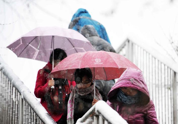 出门要防寒保暖！北方降温可达8℃ 东北局地有大雪