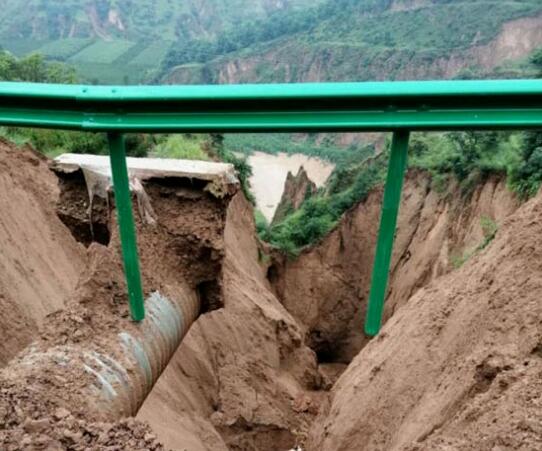 甘肃多地遭遇暴雨侵袭 部分地区出现山体滑坡