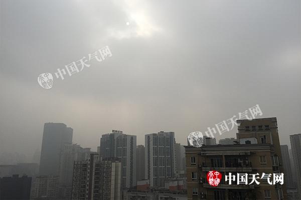 重庆十余区县气温连创下半年来新低 未来三天仍晴冷多雾