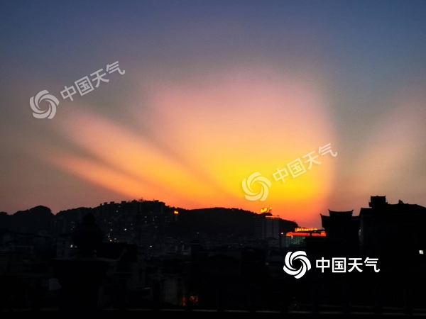 湖南西部北部明有强降雨局地大暴雨 南部少雨高温持续