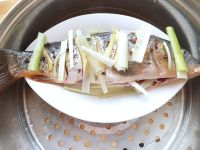 清蒸鲤鱼的做法步骤7